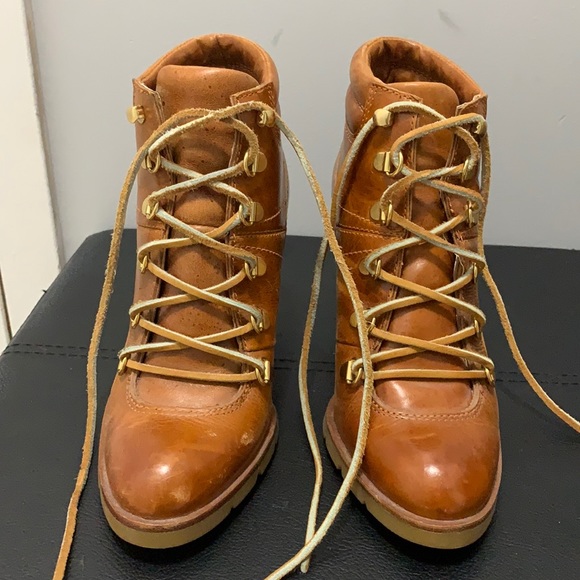 Michael Kors Shoes - Michael Kors Leather Booties sz 6